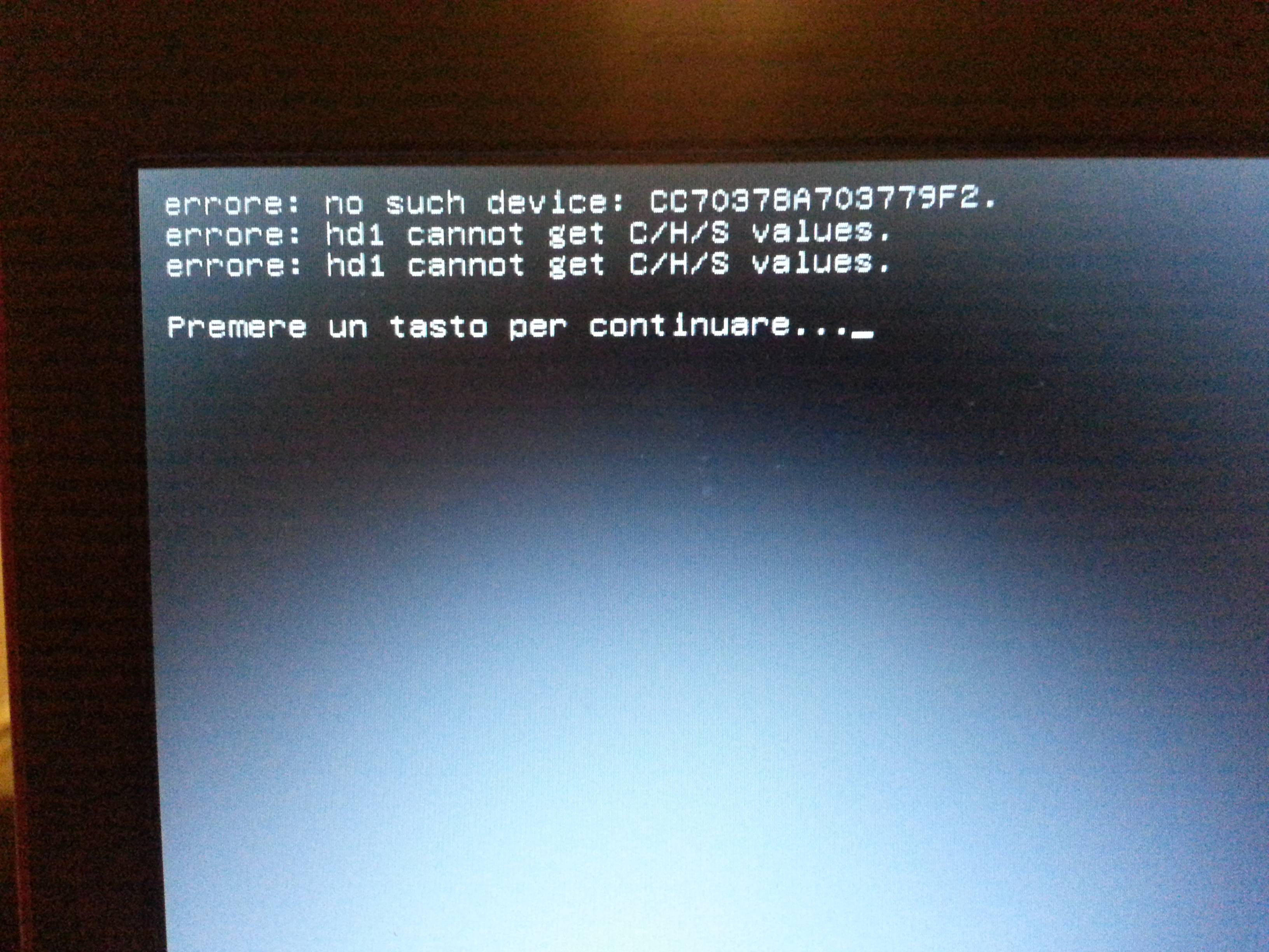 Загружается со второго раза. Полоса загрузки. Нормальная клавиатура. Загружается со второго раза. Изменения внесенные в компьютер отменяются и чёрный экран.