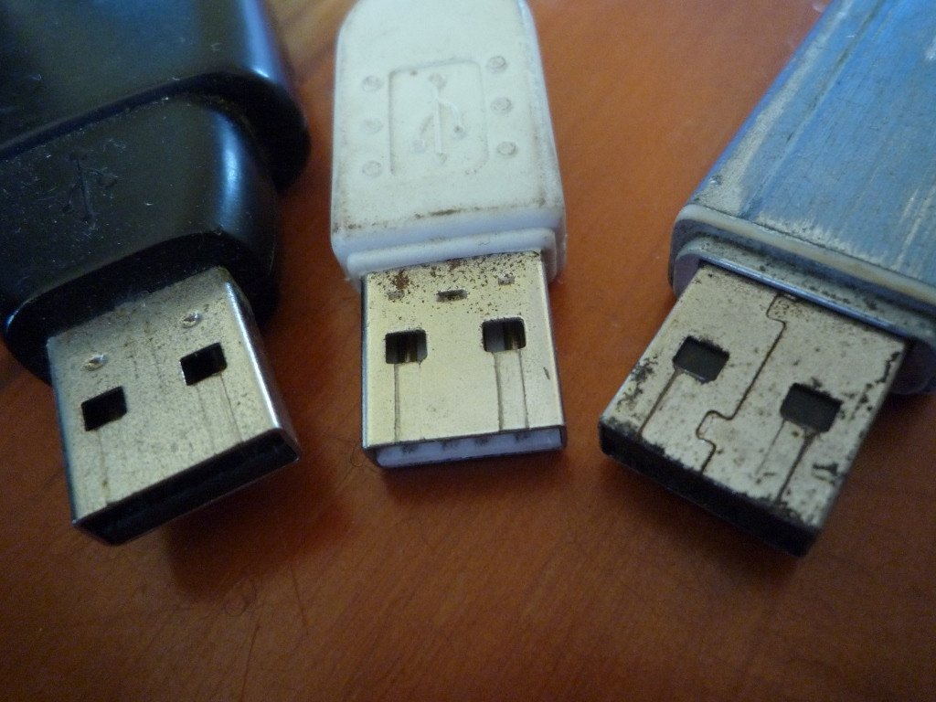 разъеденные разъемы USB